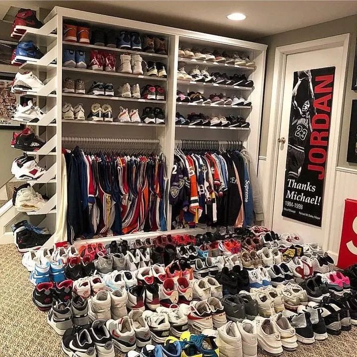 她都能买化妆品买包包，我凭啥就不能买双鞋呢？