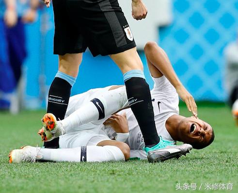 姆巴佩被人嘲讽,姆巴佩插花脚被打