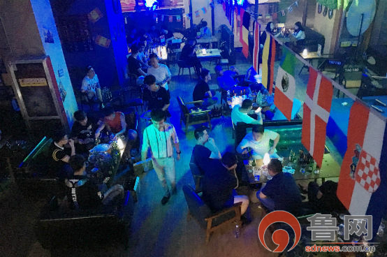 *安泰**：烧烤城、酒吧成球迷“根据地”“足球经济”掀起消费热潮