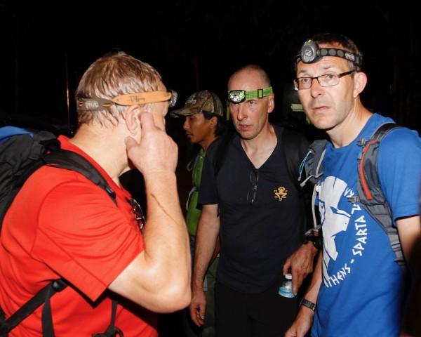 泰国失踪足球队获寻！十几国接力救援