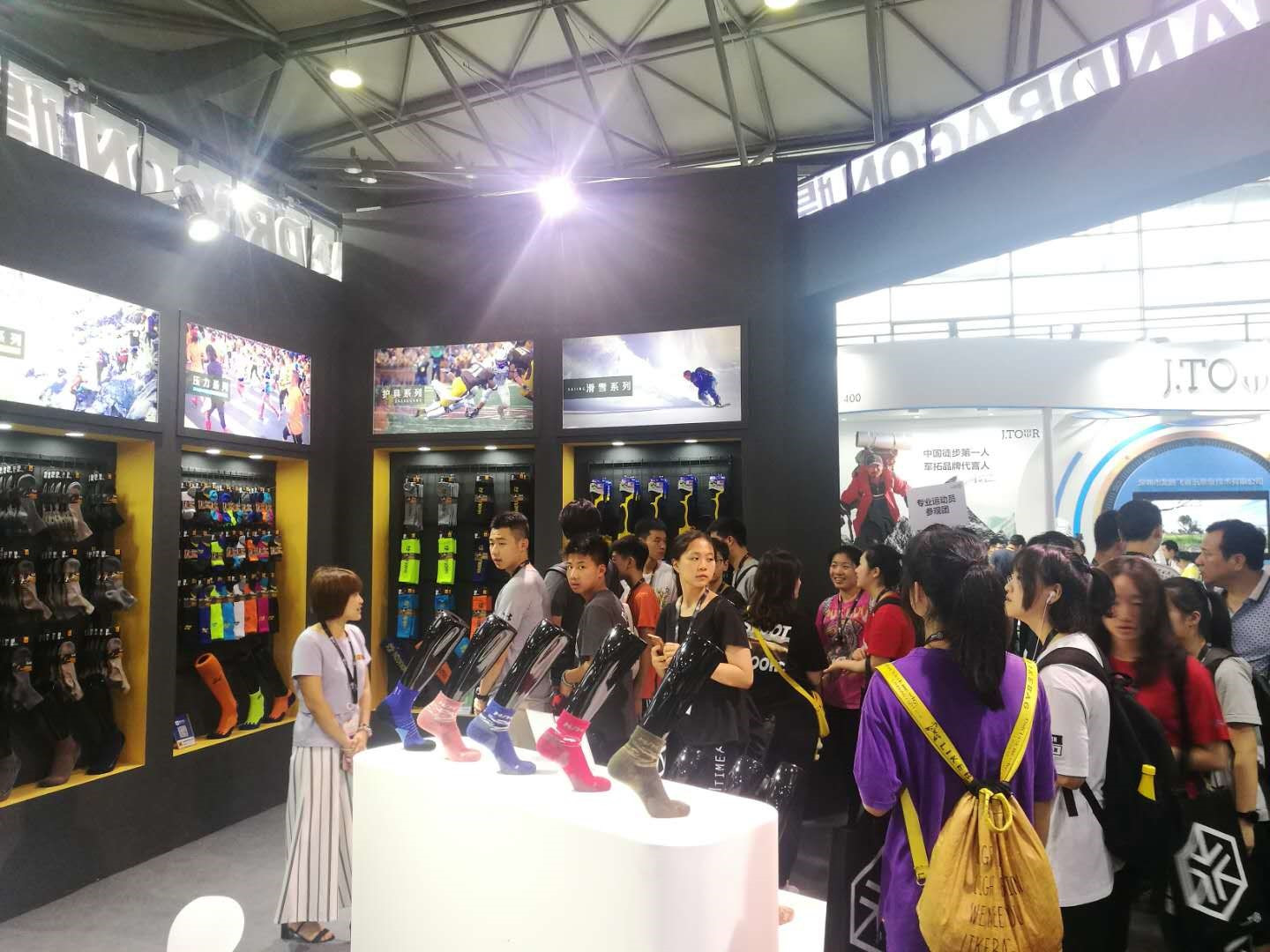 国内分类运动袜领导品牌悍将｜ISPOShanghai2018展会现场盛况