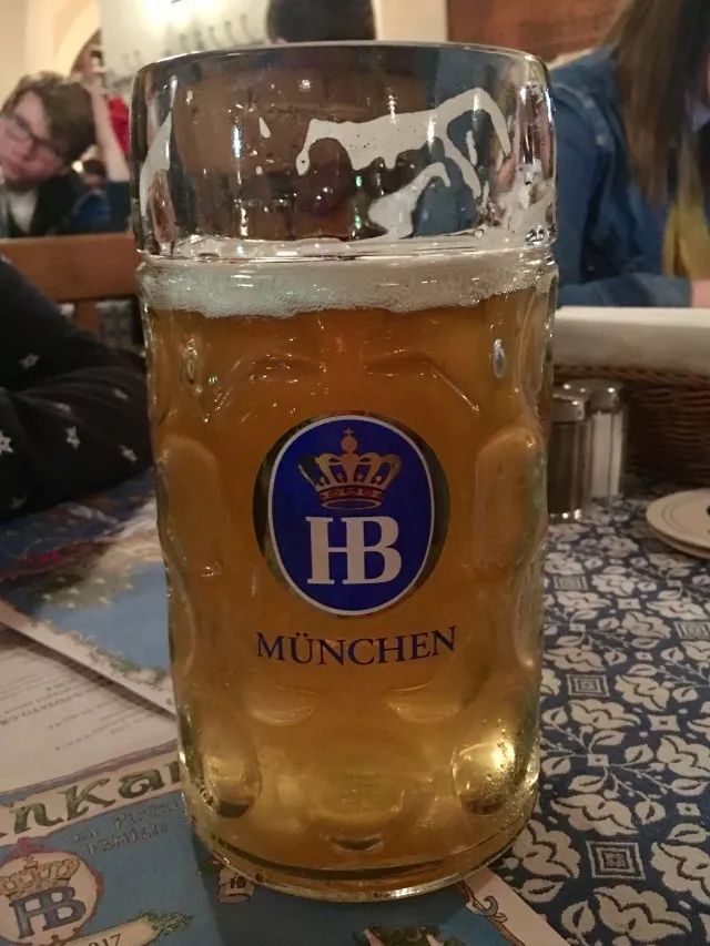 带了一飞机美食去踢球？！“吃货”足球队了解一下？