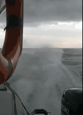 游船侧翻2人遇难,泰国普吉游船倾覆事件