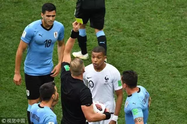 姆巴佩学梅西躺草,姆巴佩实力超越内马尔