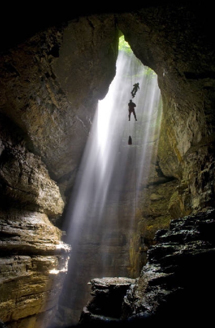 泰国足球队水下救援视频,泰国少年足球队洞穴营救