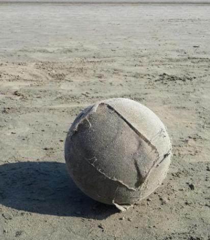 内马尔小时候在贫民窟踢球照片,巴西贫民窟出来的足球巨星内马尔