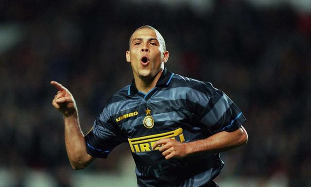 足坛三人最佳梅西内马尔c罗,足球最佳阵容梅西c罗罗本