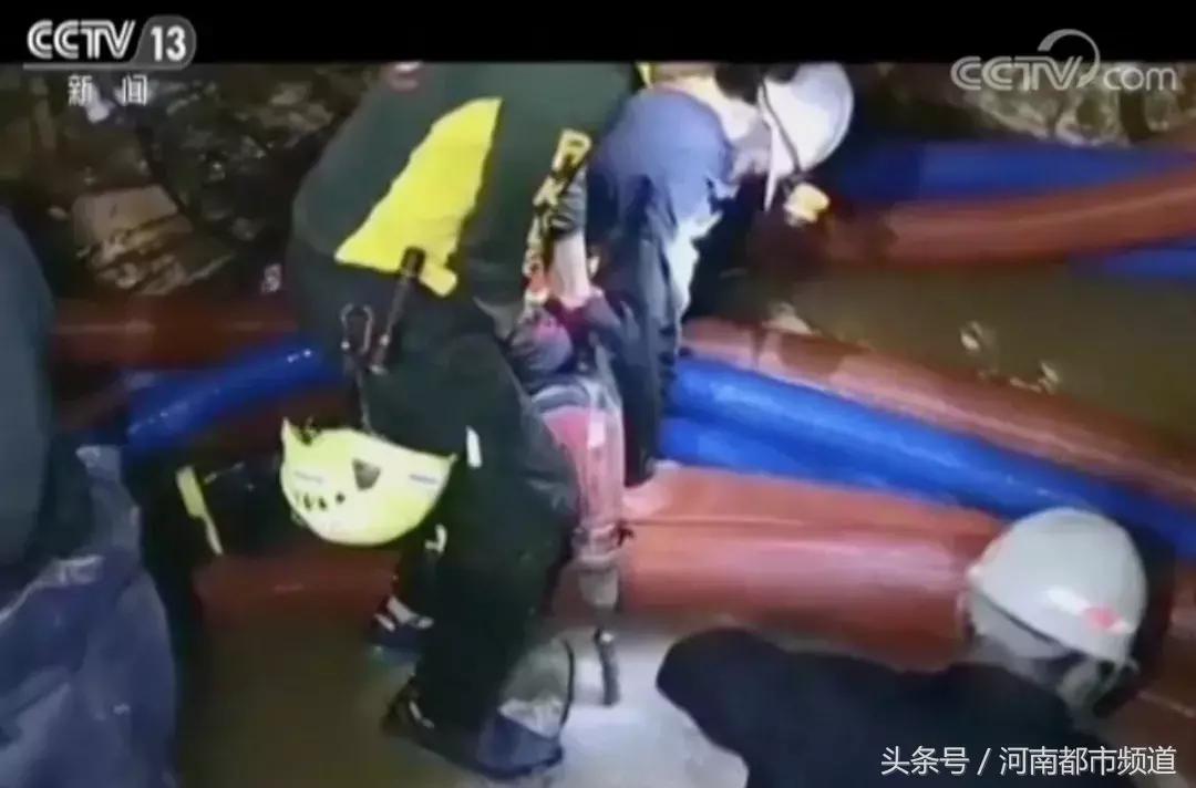 泰国救援13名足球队员纪录片,极限救援救孩子后续救活了吗