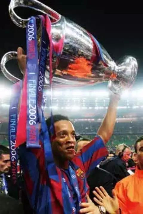 足球精灵罗纳尔迪尼奥现状,足球精灵罗纳尔迪尼奥和c罗