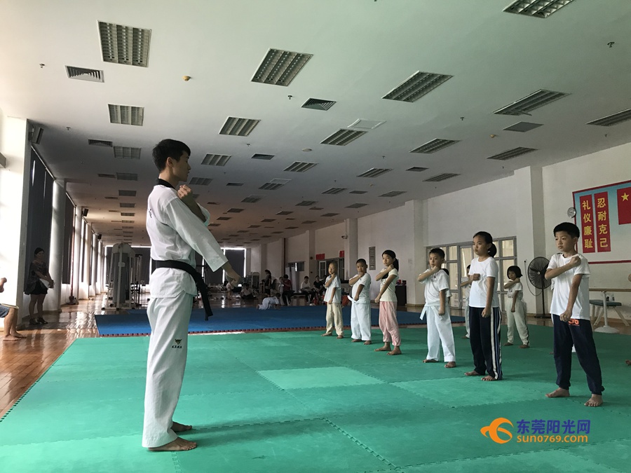 小孩学习父母要陪着一起学习吗,东莞儿童暑假培训