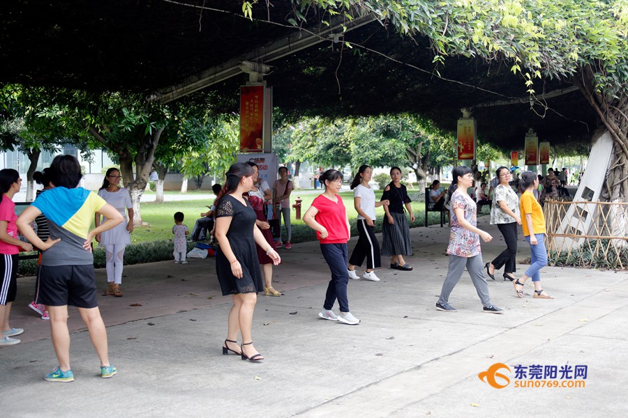 小孩学习父母要陪着一起学习吗,东莞儿童暑假培训