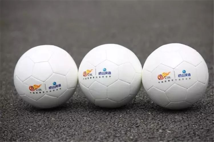 “筑梦运动场”公益活动第一站：崂山啤酒助力春城“足球梦”