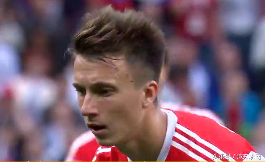 俄罗斯足球队17号戈洛文,戈洛文世界杯进球动图