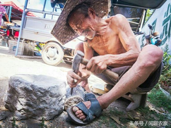 石匠打造石臼,石匠做石臼