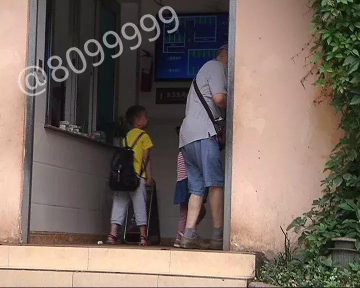 异性更衣室孩子别乱入！