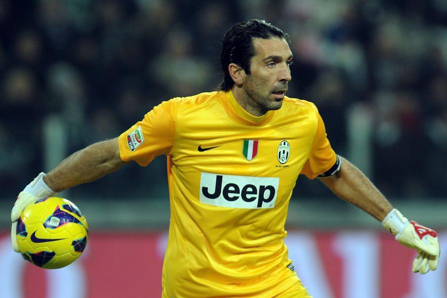 谁是当今足坛最好的25岁以下门将,世界十大足球最强门将