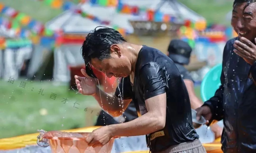 在七月最美的尕朵，体验藏区泼水节……