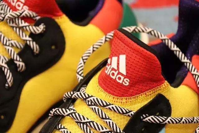 我的意中人会踏着七彩祥云来接我,我的意中人会踏着七彩祥云而来