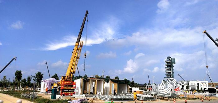 蓝天白云下的小镇,蓝天白云太阳能