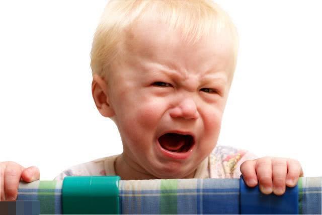 新生婴儿受过惊吓后囟门会塌陷吗,新生婴儿受到惊吓怎么办