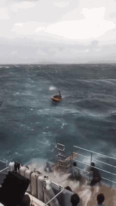 翻船的那一刻,翻船的瞬间