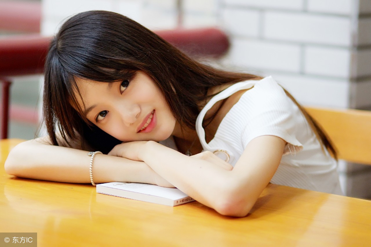 在几个月后,他这个所谓的丈夫,才得知自己的妻子自杀去世了……