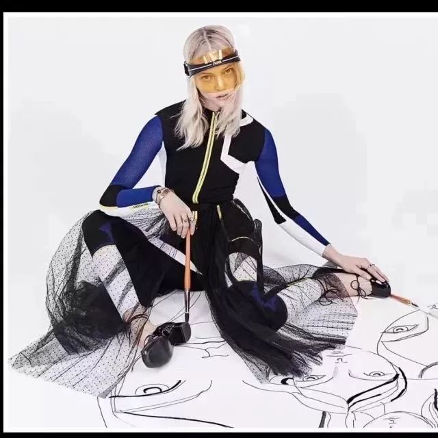 不get一件pvc单品，还怎么愉快的做彼此的塑胶姐妹花？