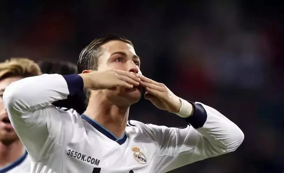 你九年前的身影永远在我们眼前飘荡——C罗