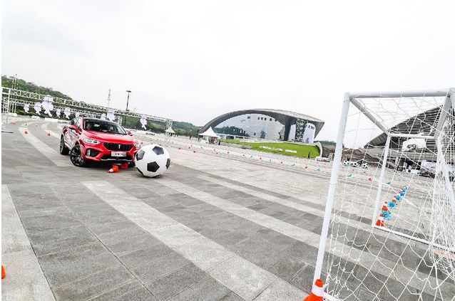 世界杯足球和汽车,汽车与足球