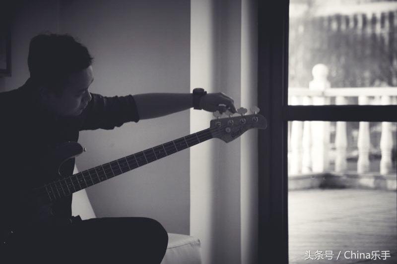 贝斯在乐队中,乐队的贝斯真的可有可无吗