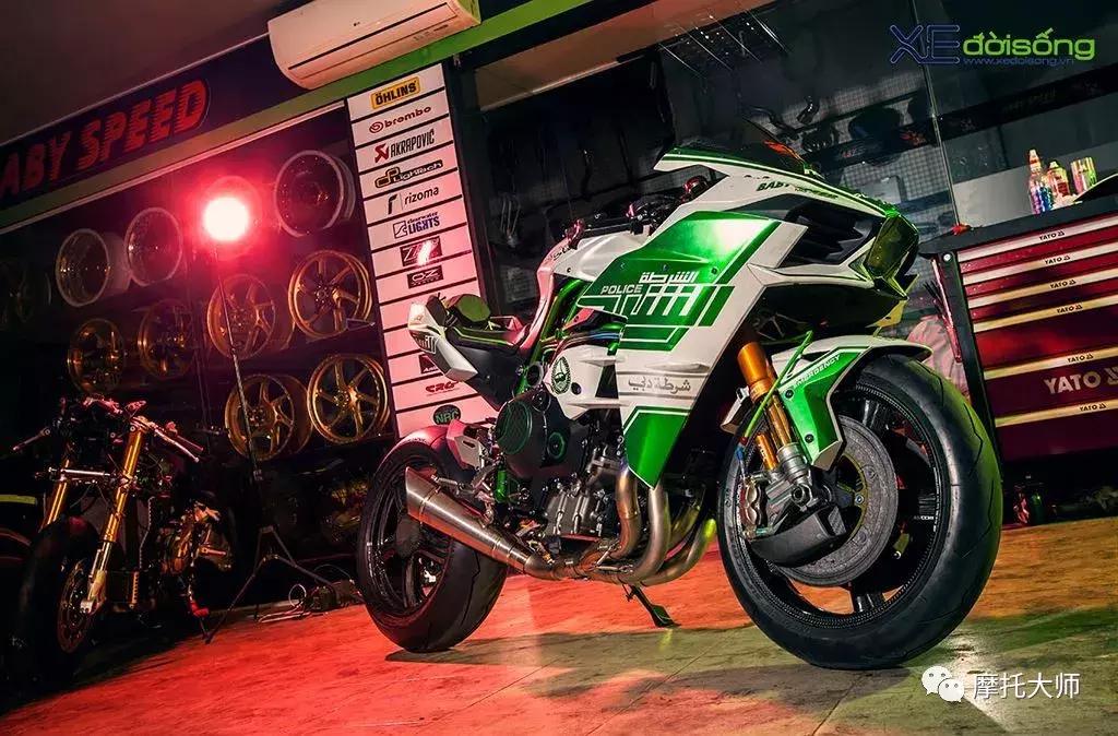 这下迪拜警队不提这台“闻风丧胆”的H2，真对不起它土豪气质了！