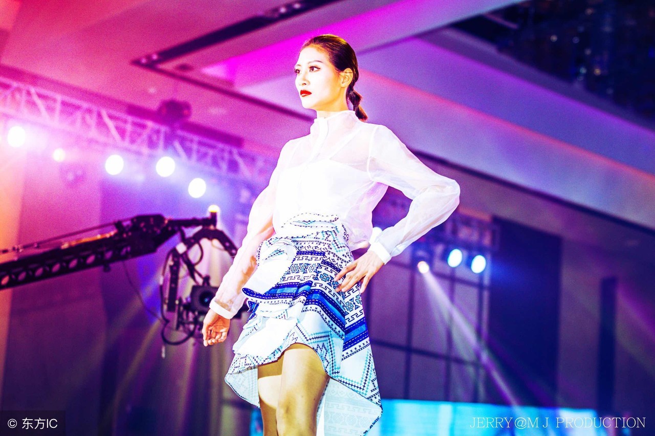 唱歌紧张声音颤抖怎样克服,上台唱歌紧张怎么克服