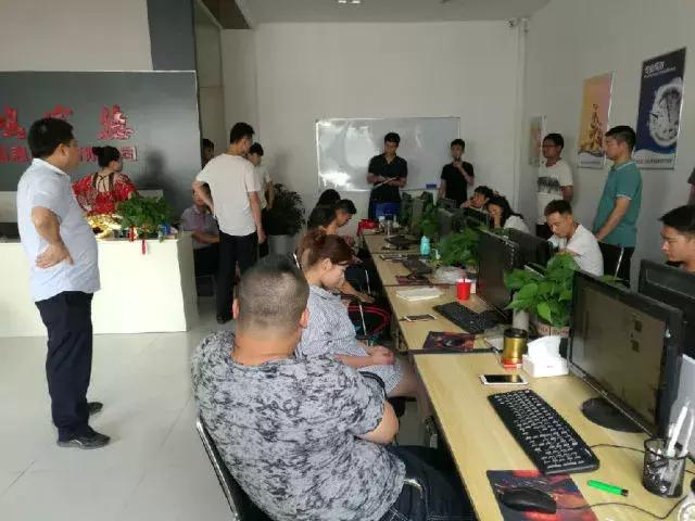 零风险高回报随时提现……面对这个非法理财平台的诱惑，你上当了吗？已有4千余人被骗！