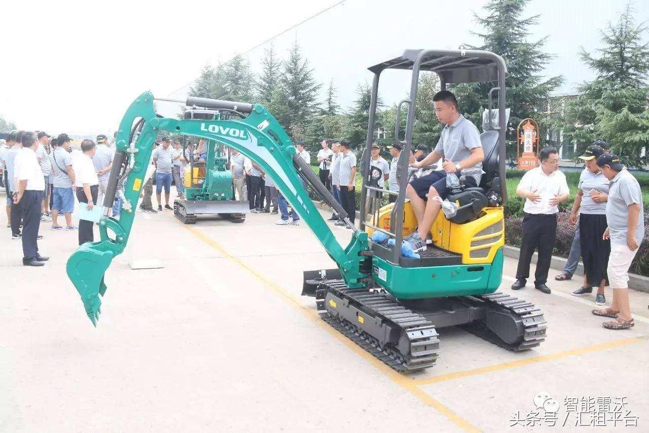 小挖机装载机,滑移装载机和微挖哪个实用