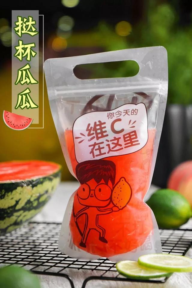 XXXL号的柠檬茶，让所有柠檬控都疯狂，竟然还免费送你100杯！