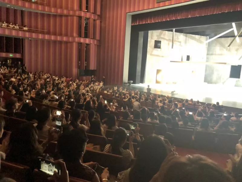 话剧父亲尤雅制作人,赵立新和王刚