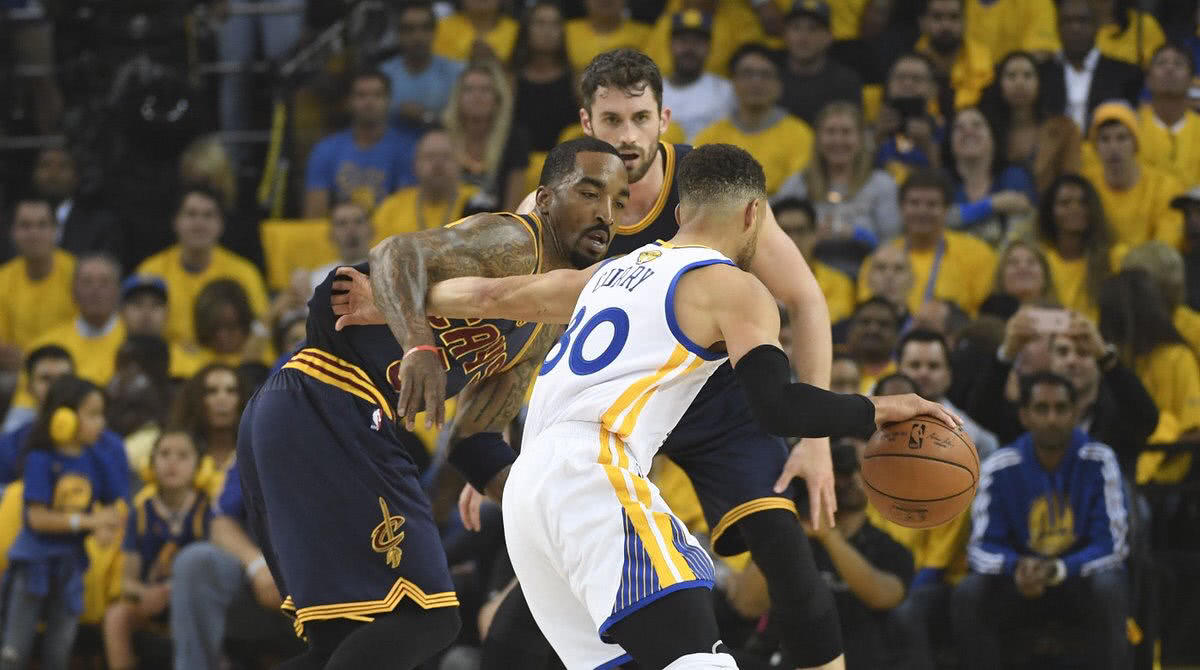 来看看库里8次惊艳世界的表现,库里关键时刻三次丝滑突破