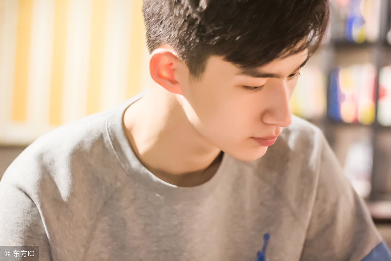 刚刚好起来的印象又变坏了，这样的纨绔，是杜莎最不喜欢的类型