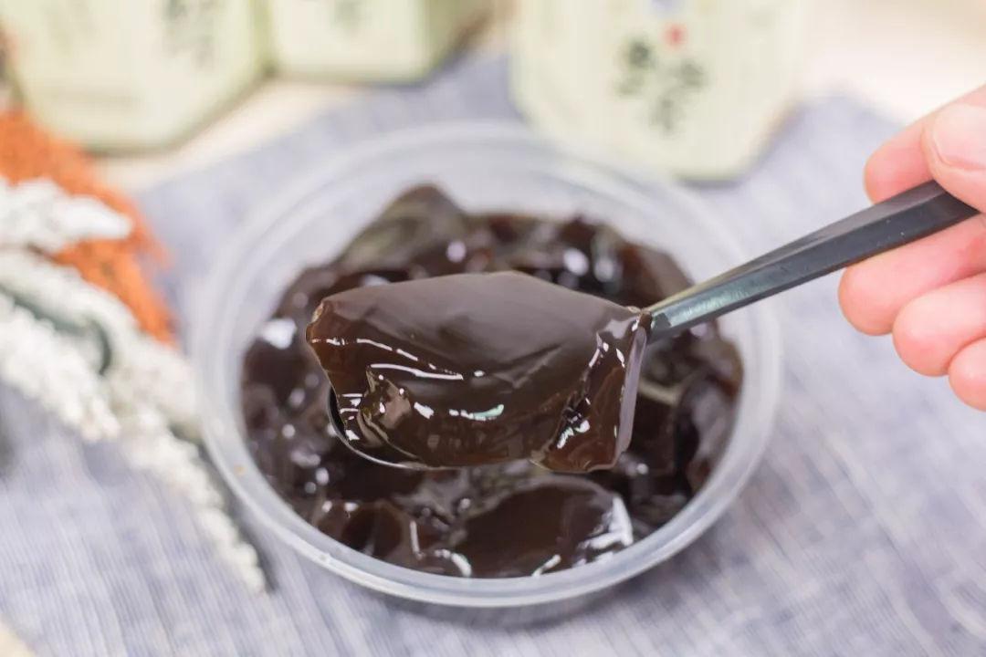 一周只卖3天网红龟苓膏，熬夜睇波食一盅即刻下火