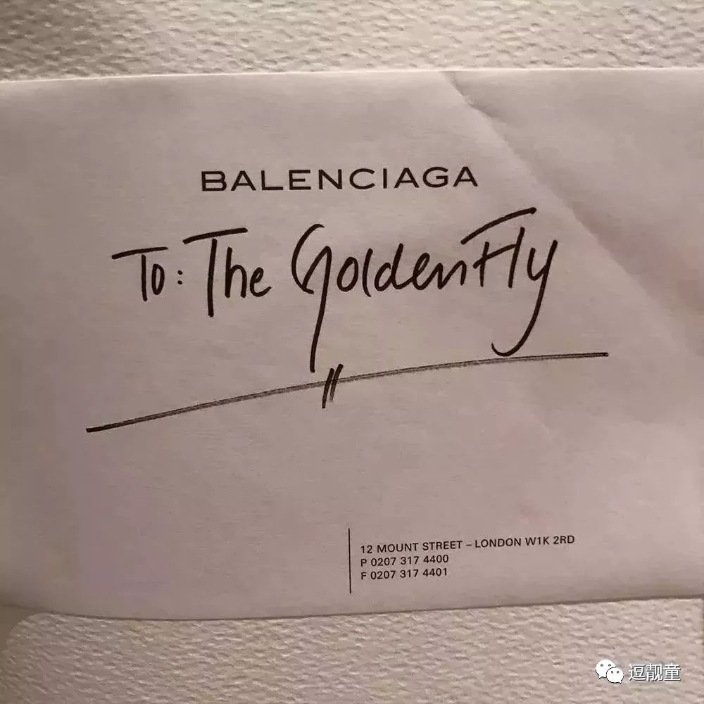 把自己装扮起来假装很酷,把自己打扮得酷一点