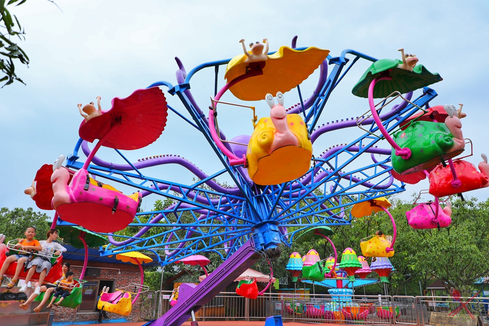 暑假带孩子逛公园,带孩子玩跳楼