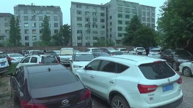 忘还*款贷**车被拖走，赎回多交两三万！义乌一担保公司搜出大量*踪器追**