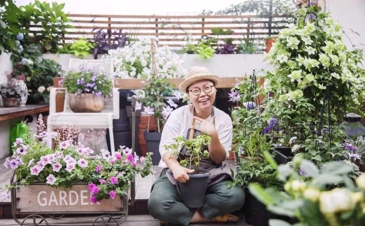 39岁，她不安分得很漂亮天台折腾两年，随后发出的照片，惊艳了所有人