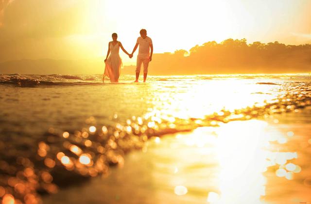 约会总是迟到的女生,男女约会女的总是迟到