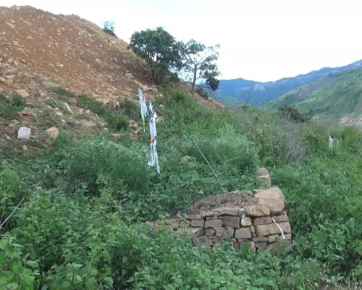 祖坟被挖赔偿协商,修路把农村耕地毁坏了怎么赔偿