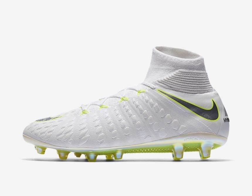 篮球鞋随处可见,足球鞋却难得一见,网友:国产巨头真是精明啊