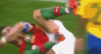 足球球场上的搞笑瞬间视频,足球场上疯狂球迷的搞笑瞬间