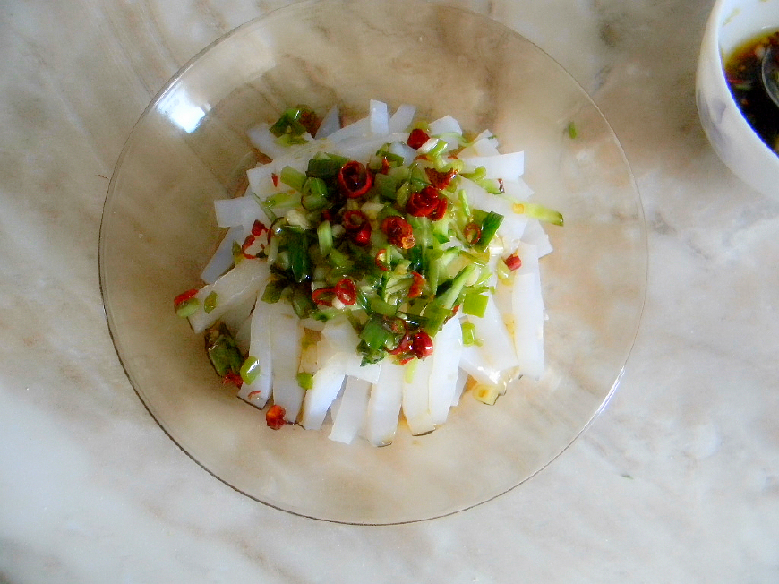教你在家自制凉粉酸辣爽口太美味,凉粉这样做香辣酸爽好吃到没朋友