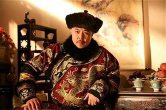 高产诗人乾隆，一人PK全唐诗，钱钟书口诛笔伐：简直是令人作呕！