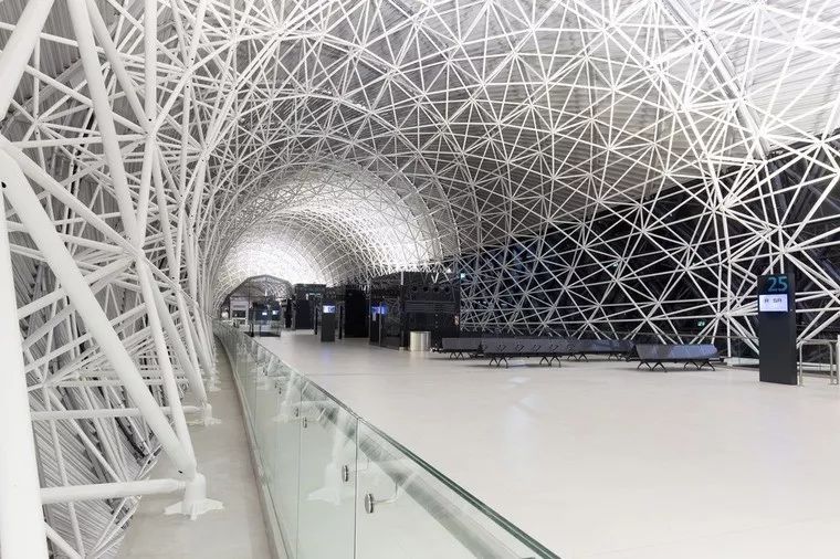 感受一下克罗地亚足球的魅力,一切从一块天幕说起